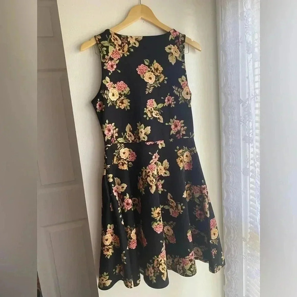 Agnes & Dora Floral Fit & Flare A Line Mini Dress Size Medium Black Sleeveless - Picture 6 of 6